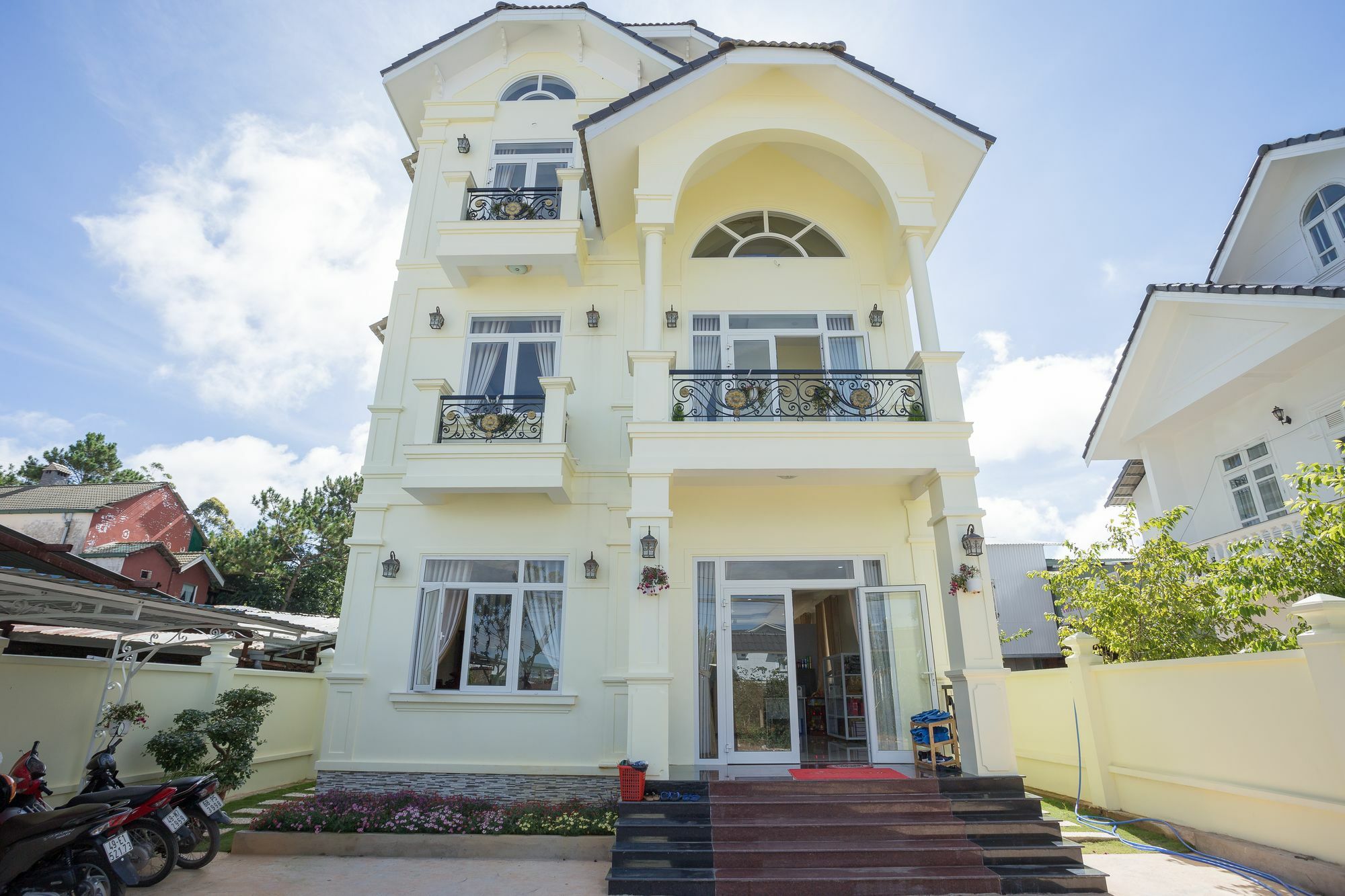 Biet Thu Du Lich Atiso Apartment Da Lat Exterior photo